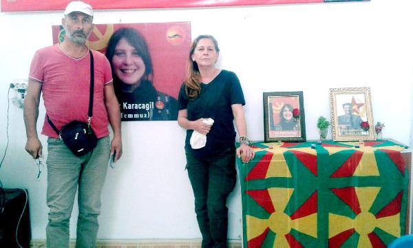 'Kırmızı fularlı kız' Kobani'deki terörist mezarlığında!